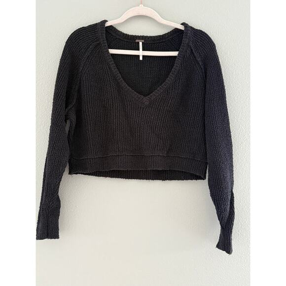 Free People Black Cropped V-neck sweater - Picture 3 of 5
